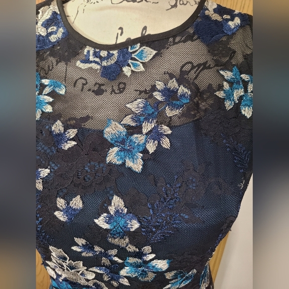 White House Black Market Lace Floral Embroidered Metallic Cocktail Dress - Picture 2 of 4